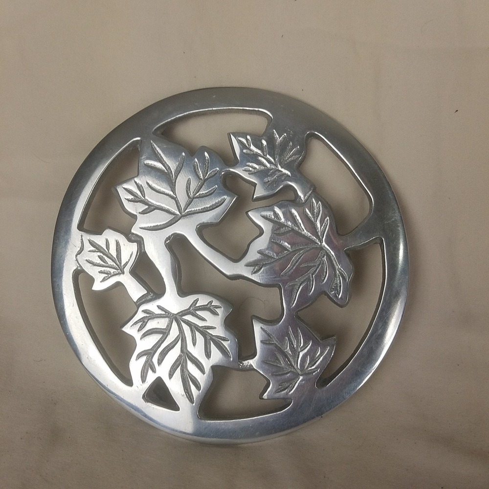 Vintage Style Silver Aluminum Grape Leaf Round Trivet‎ Made in India 8 Inch